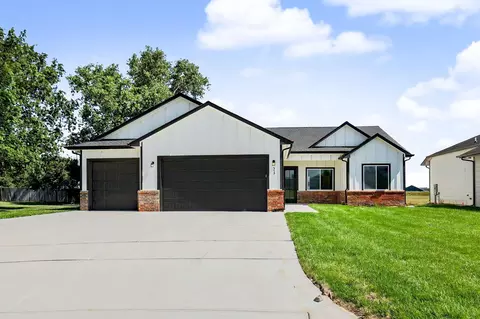 27 Kingdom Ct, Goddard, KS 67052