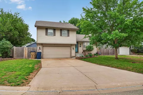 265 W Village Lake Dr, Derby, KS 67037
