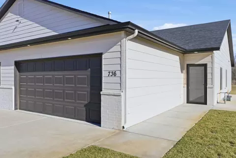 736 W 50th Ct S, Wichita, KS 67217