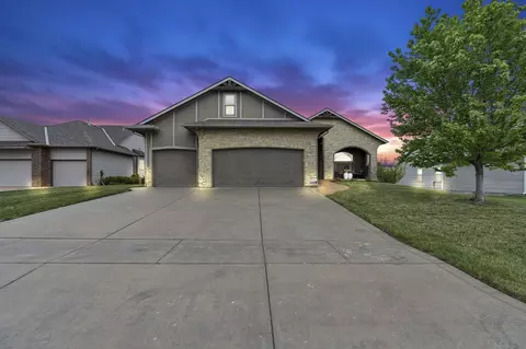 2763 N Woodridge Ct, Wichita, KS 67226