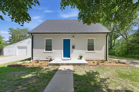 310 N Park Ave, Valley Center, KS 67147