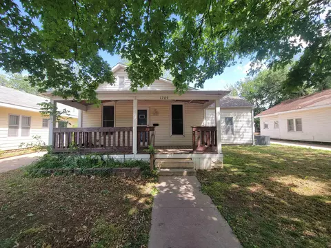 1209 N C, Wellington, KS 67152