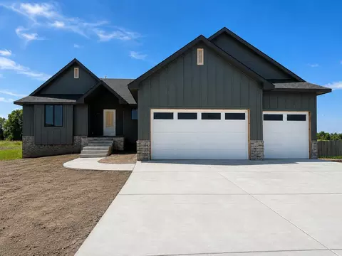 5865 N St Paul Ct, Wichita, KS 67204