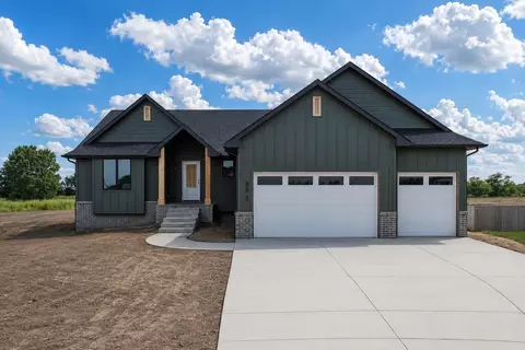 5865 N St Paul Ct, Wichita, KS 67204