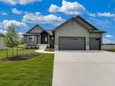 5865 N St Paul Ct, Wichita, KS 67204