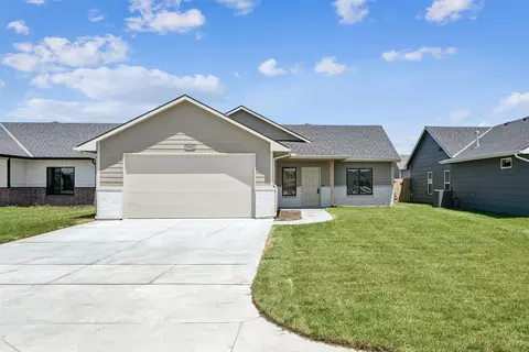 8992 E Forbes Cir, Bel Aire, KS 67226