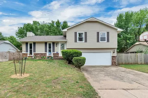 8919 W Jamesburg St, Wichita, KS 67212