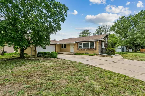 955 S Dowell Ter, Wichita, KS 67207