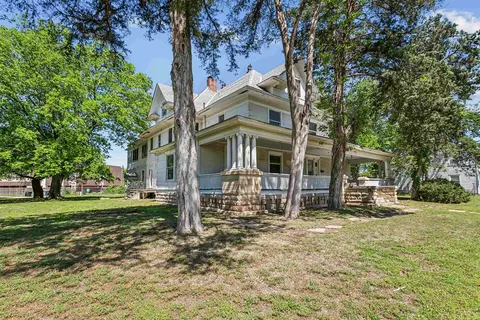 619 N Santa Fe, Augusta, KS 67010