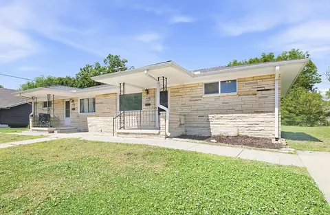 110 W 4th St, Valley Center, KS 67147