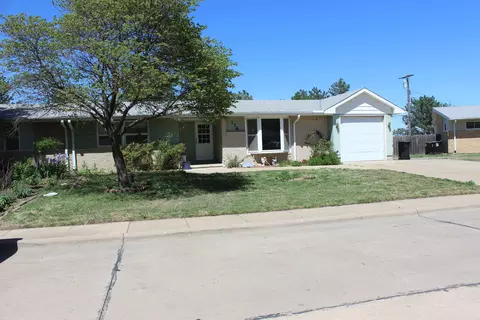 738 Greenbriar Cir, Salina, KS 67401