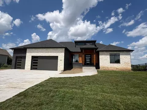 5046 N Remington St, Bel Aire, KS 67226