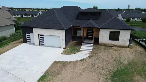 5046 N Remington St, Bel Aire, KS 67226