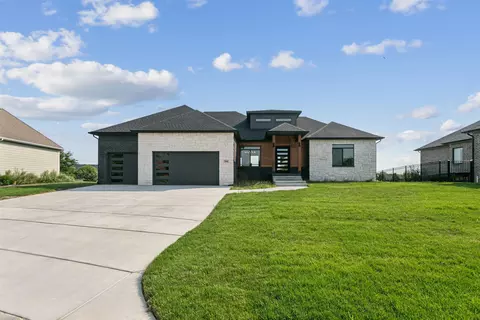 5046 N Remington St, Bel Aire, KS 67226