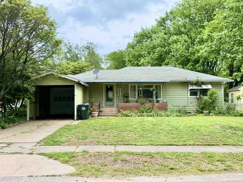 110 W 23rd St, North Newton, KS 67117