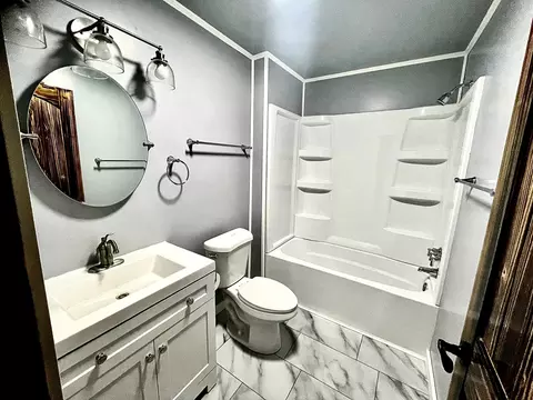 Bath - 904 E 5th Ave, Winfield, KS 67156 photo 3 of 3