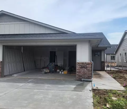 2893 S Cedar Crest Ct UNIT 200, Wichita, KS 67215