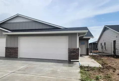 2889 S Cedar Crest Ct UNIT 200, Wichita, KS 67215