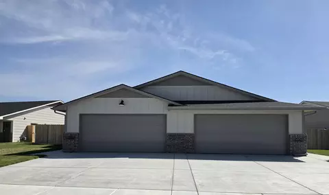 2869 S Cedar Crest Ct UNIT 200, Wichita, KS 67215