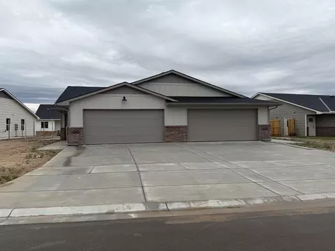 2869 S Cedar Crest Ct UNIT 100-200, Wichita, KS 67215