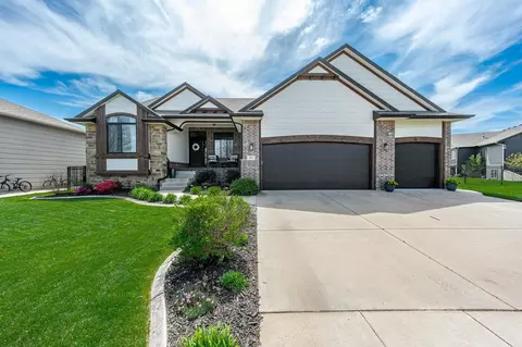 413 W Cherry Oaks, Cheney, KS 67025