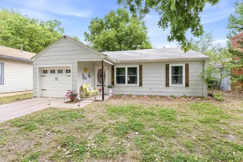 712 E 17th, Winfield, KS 67156