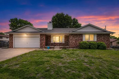 3304 Colonial Ct, Augusta, KS 67010