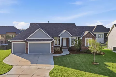 3616 N Crest Ct, Wichita, KS 67226