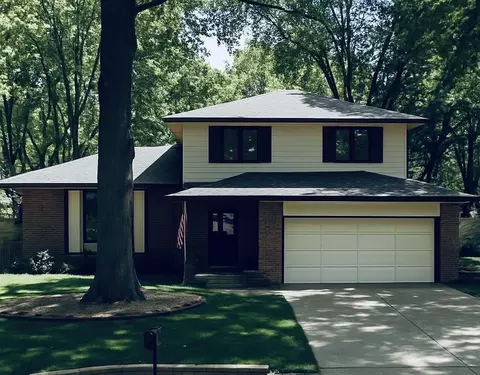 1112 E James St, Derby, KS 67037