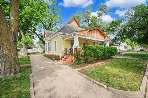 242 S 9th St, Salina, KS 67401