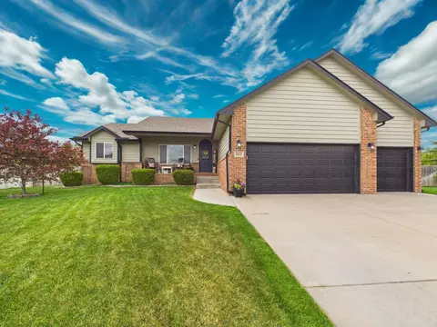 1222 N Oak Ridge Ct, Goddard, KS 67052