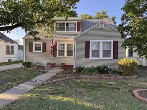 624 W Crawford St, Salina, KS 67401