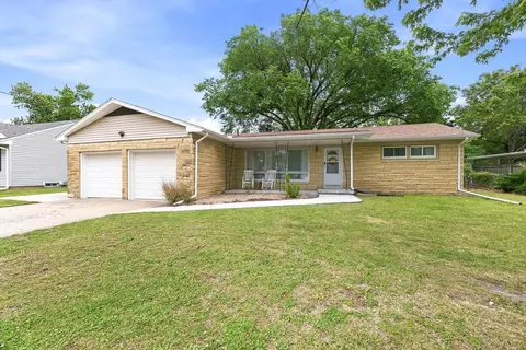 1202 Harrison St, Newton, KS 67114