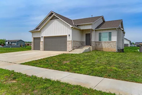 5304 W 46th St S, Wichita, KS 67215