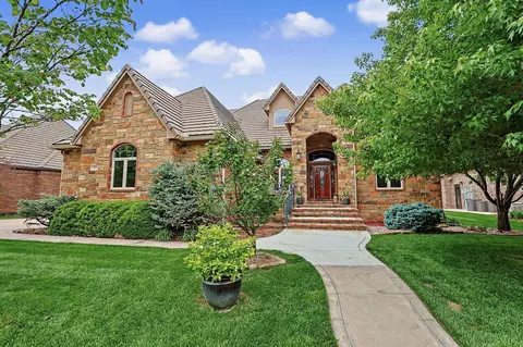 226 E Prairie Point Ct, Andover, KS 67002
