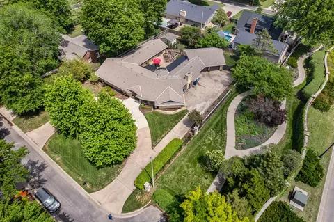 68 S Mission Rd, Eastborough, KS 67207