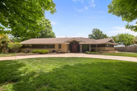 68 S Mission Rd, Eastborough, KS 67207