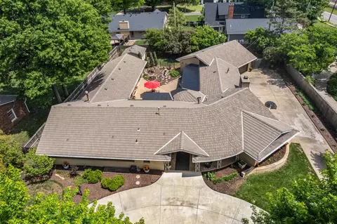 68 S Mission Rd, Eastborough, KS 67206