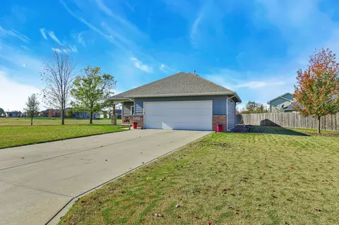 Exterior - 3019 Rocky Ridge St, Augusta, KS 67010 photo 3 of 10