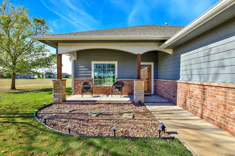 Exterior - 3019 Rocky Ridge St, Augusta, KS 67010 photo 4 of 10