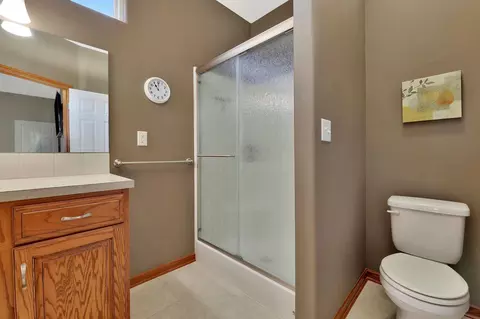 Bath - 3019 Rocky Ridge St, Augusta, KS 67010 photo 2 of 3