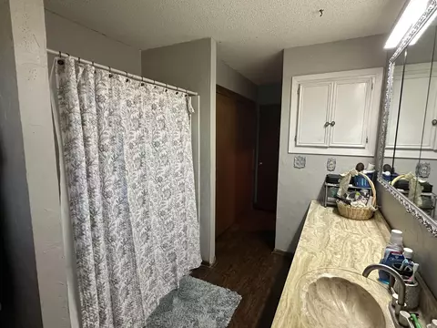 Bath - 2 Crown Cir, Anthony, KS 67003 photo 2 of 2