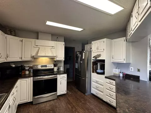 Kitchen - 2 Crown Cir, Anthony, KS 67003 photo 3 of 4