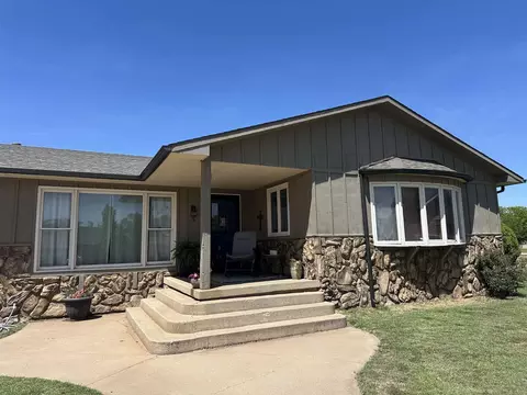 Exterior - 2 Crown Cir, Anthony, KS 67003 photo 3 of 6