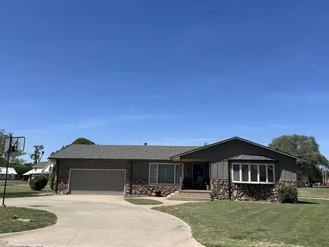 Exterior - 2 Crown Cir, Anthony, KS 67003 photo 2 of 6
