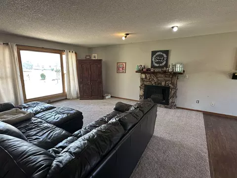 Living - 2 Crown Cir, Anthony, KS 67003 photo 3 of 3