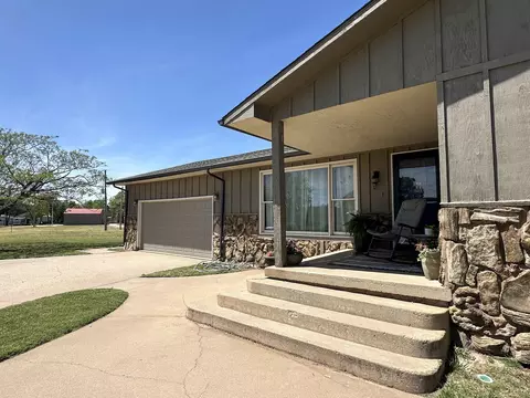 Exterior - 2 Crown Cir, Anthony, KS 67003 photo 4 of 6