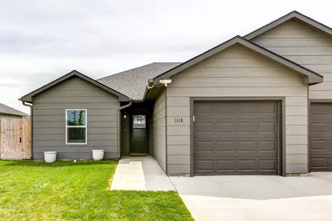 1118 Harbor Dr, Salina, KS 67401