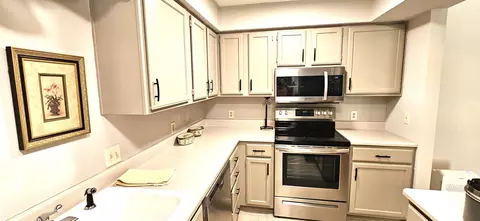Kitchen - 1500 E 10th Ave D12 #1500 E 10TH AVE D12, Winfield, KS 67156 photo 2 of 4