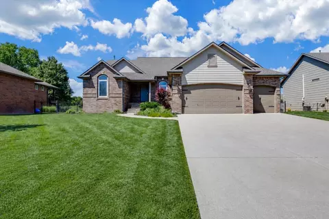 10022 W Westlakes Ct, Wichita, KS 67205